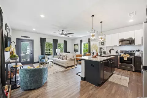 713 Firefly Dr, Canyon Lake, TX 78133