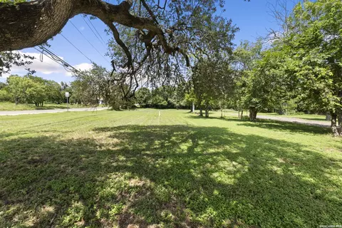 1410 N Bishop, San Marcos, TX 78666