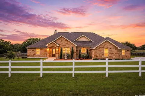 112 Westfield Lndg, La Vernia, TX 78121