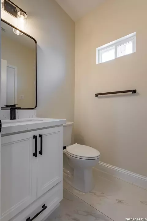 Bath - 3129 Regina Dr, Eagle Pass, TX 78852 photo 4 of 6