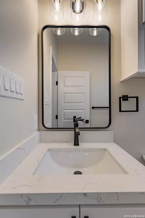 Bath - 3129 Regina Dr, Eagle Pass, TX 78852 photo 5 of 6