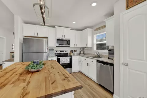 Kitchen - 16005 Dickens Blf, Lytle, TX 78052 photo 4 of 4