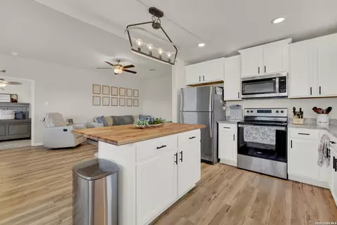Kitchen - 16005 Dickens Blf, Lytle, TX 78052 photo 3 of 4