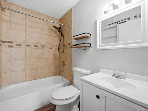 Bath - 305 Toepperwein Rd, Converse, TX 78109 photo 1 of 3
