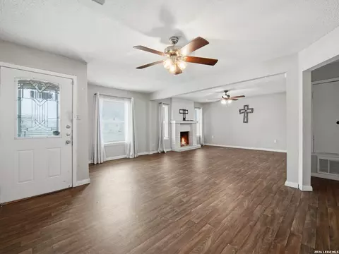 Living - 305 Toepperwein Rd, Converse, TX 78109 photo 1 of 5