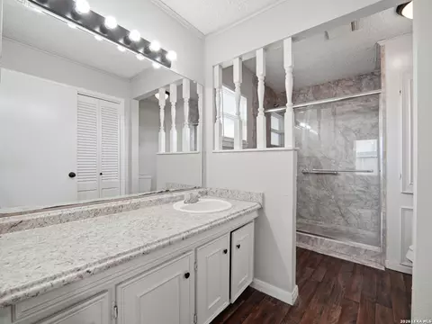 Bath - 305 Toepperwein Rd, Converse, TX 78109 photo 2 of 3