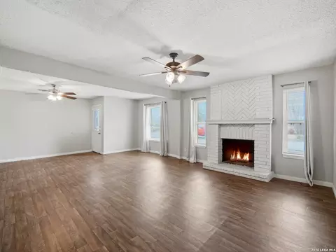 Living - 305 Toepperwein Rd, Converse, TX 78109 photo 2 of 5