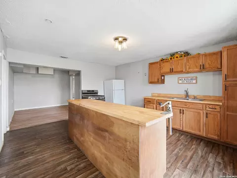 Kitchen - 305 Toepperwein Rd, Converse, TX 78109 photo 3 of 4