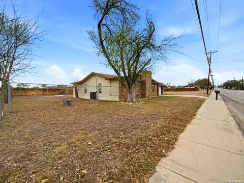 Exterior - 305 Toepperwein Rd, Converse, TX 78109 photo 3 of 6