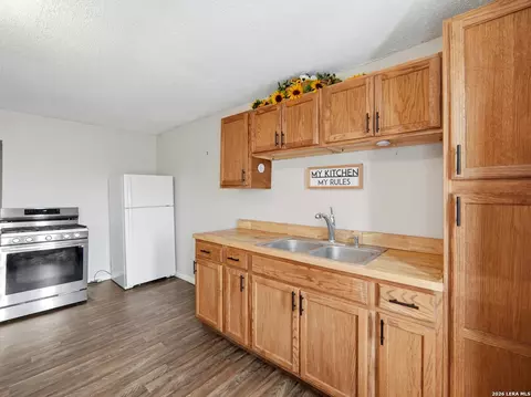 Kitchen - 305 Toepperwein Rd, Converse, TX 78109 photo 4 of 4