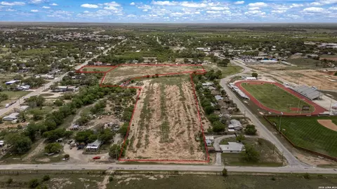 000 Colonial W, Devine, TX 78016 photo 3