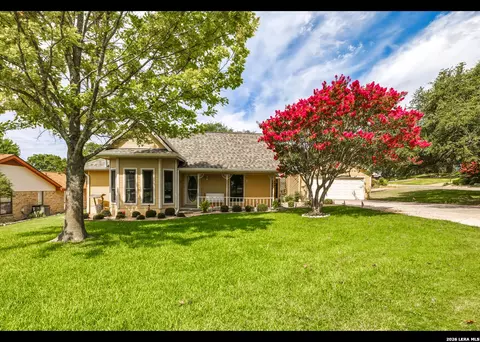 1445 N Gloucester Pt, Kerrville, TX 78028