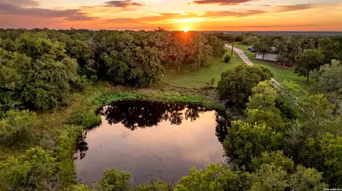 795 Indian Springs Dr, Kingsbury, TX 78638
