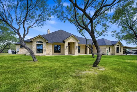 1958 County Road 237, Falls City, TX 78113