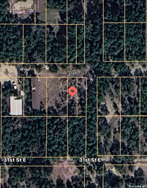 588 30th St E, Lakehills, TX 78063