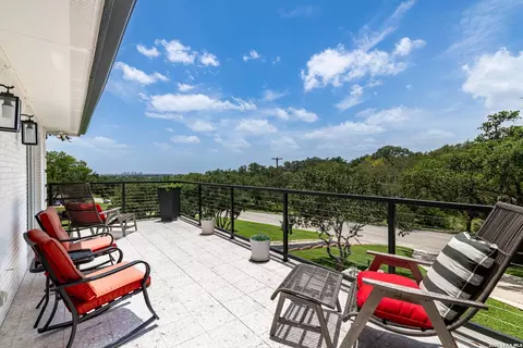 311 E Woodlake Dr, San Antonio, TX 78229