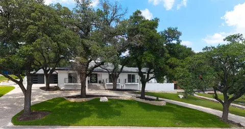 311 E Woodlake Dr, San Antonio, TX 78229