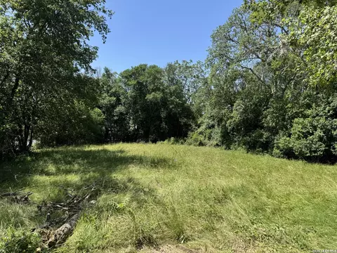 310 S Plant Ave, Boerne, TX 78006