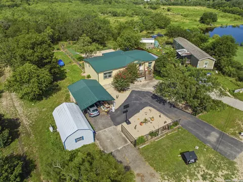 321 County Road 4614, Castroville, TX 78009