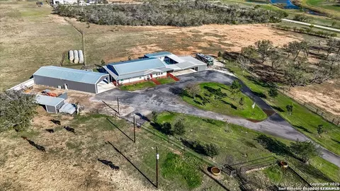6653 Fm 539, Floresville, TX 78114