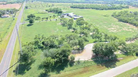 6653 Fm 539, Floresville, TX 78114