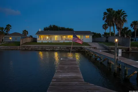 3633 Copano Dr, Rockport, TX 78382