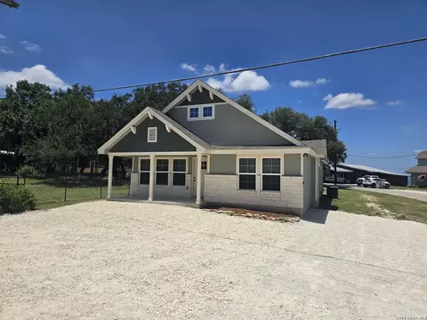 1071 Skyline Dr, Canyon Lake, TX 78133