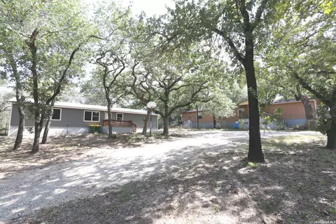 76 76b Post Oak, La Vernia, TX 78121