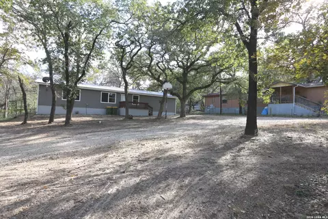 76 76b Post Oak, La Vernia, TX 78121