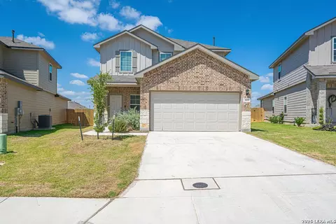 105 Chipping Aly, Floresville, TX 78114