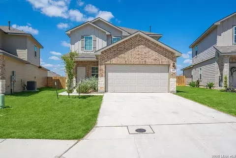 105 Chipping Aly, Floresville, TX 78114