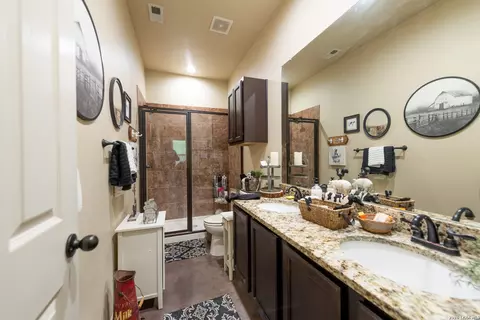 Bath - 436 Jack Rabbit Ln, Buda, TX 78610 photo 3 of 3