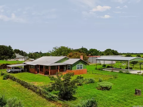 15637 Kilowatt Rd, Elmendorf, TX 78112