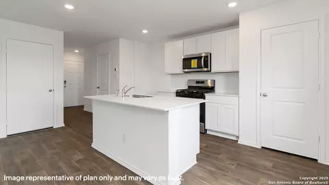 Kitchen - 4250 Common Sage, Von Ormy, TX 78073 photo 3 of 4