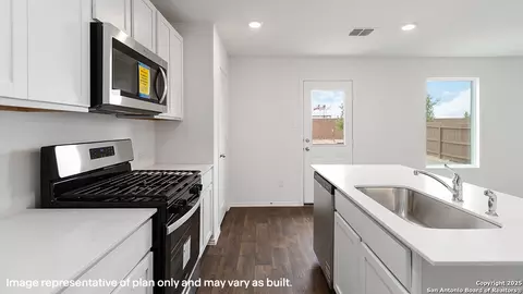 Kitchen - 4250 Common Sage, Von Ormy, TX 78073 photo 2 of 4