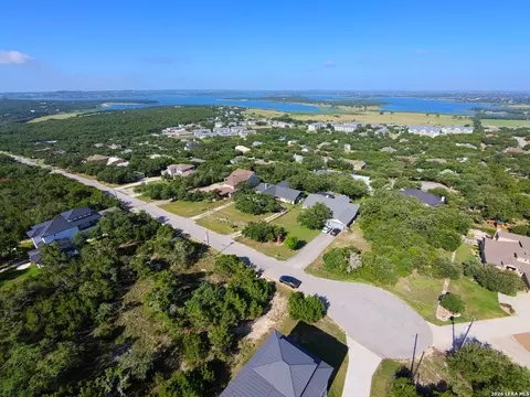 2350 Sunset Rdg, Canyon Lake, TX 78133