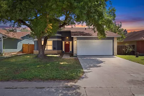 8426 Maple Ridge Dr, San Antonio, TX 78239
