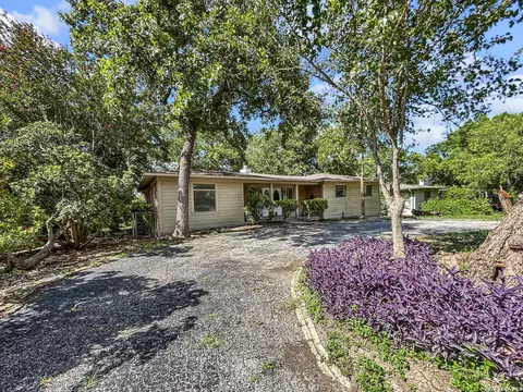 1028 Ivy Ln, Terrell Hills, TX 78209