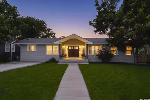 119 Blakeley Dr, San Antonio, TX 78209