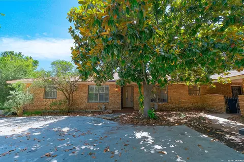 104 Braeburn Cir, Kerrville, TX 78028