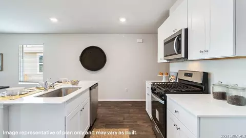 Kitchen - 20046 John Wayne Rd, Lytle, TX 78052 photo 6 of 6