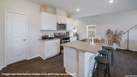Kitchen - 14522 Open Range Rd, Lytle, TX 78052 photo 3 of 3