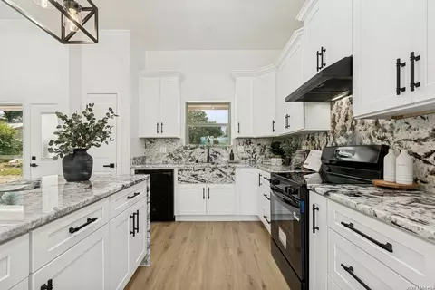 Kitchen - 716 County Road 6847, Lytle, TX 78052 photo 4 of 4