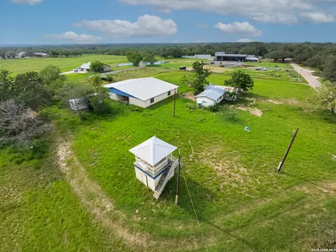 2721 County Road 676, Devine, TX 78016 photo 7