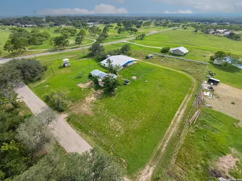 2721 County Road 676, Devine, TX 78016 photo 6