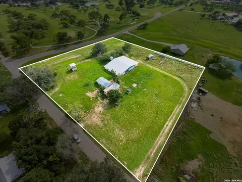2721 County Road 676, Devine, TX 78016 photo 5