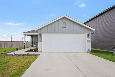 105 Twin Swan Dr, Marion, TX 78124