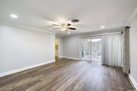 Living - 921 Maple, Uvalde, TX 78801 photo 6 of 6