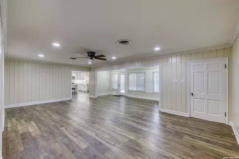 Living - 921 Maple, Uvalde, TX 78801 photo 3 of 6