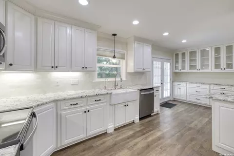 Kitchen - 921 Maple, Uvalde, TX 78801 photo 2 of 3